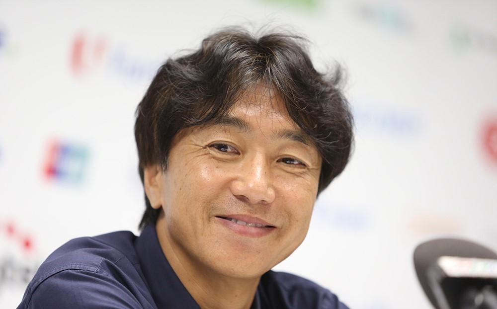 Miura Toshiya là một cầu thủ và huấn luyện viên bóng đá người Nhật