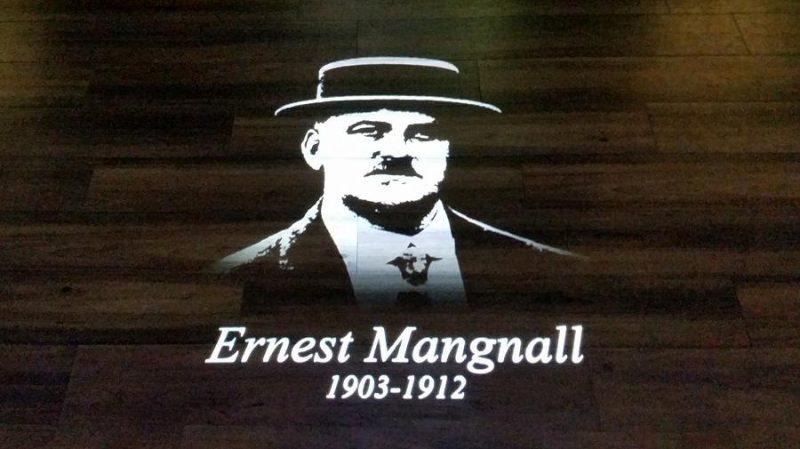 Ernest Mangnall là vị huấn luyện viên đầu tiên của MU