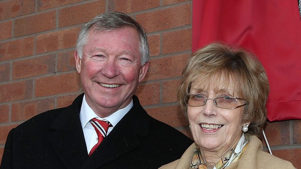 Sir Alex Ferguson là nam huấn luyện viên nhiều danh hiệu nhất thế giới