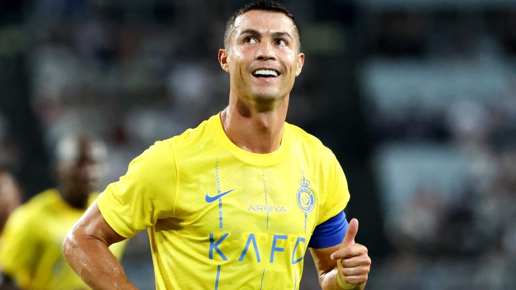 Cầu thủ bóng đá Ronaldo sở hữu mức lương hạng “Khủng” trong lịch sử