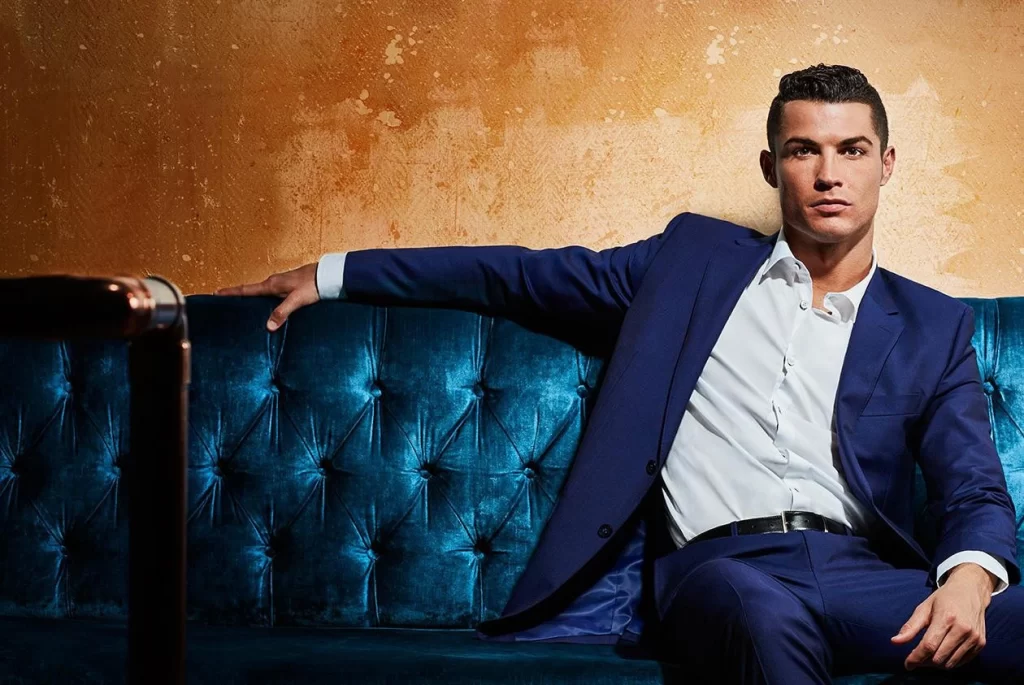 Cristiano Ronaldo có thân hình săn chắc cùng vẻ ngoài nam tính